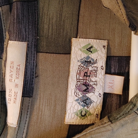 Men's Casual Button Down Shirt - Picture 2 of 7